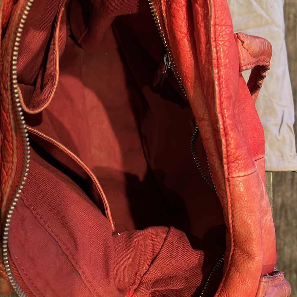 Liebeskind Berlin red shoulder or crossbody leather bag. - Picture 8 of 9